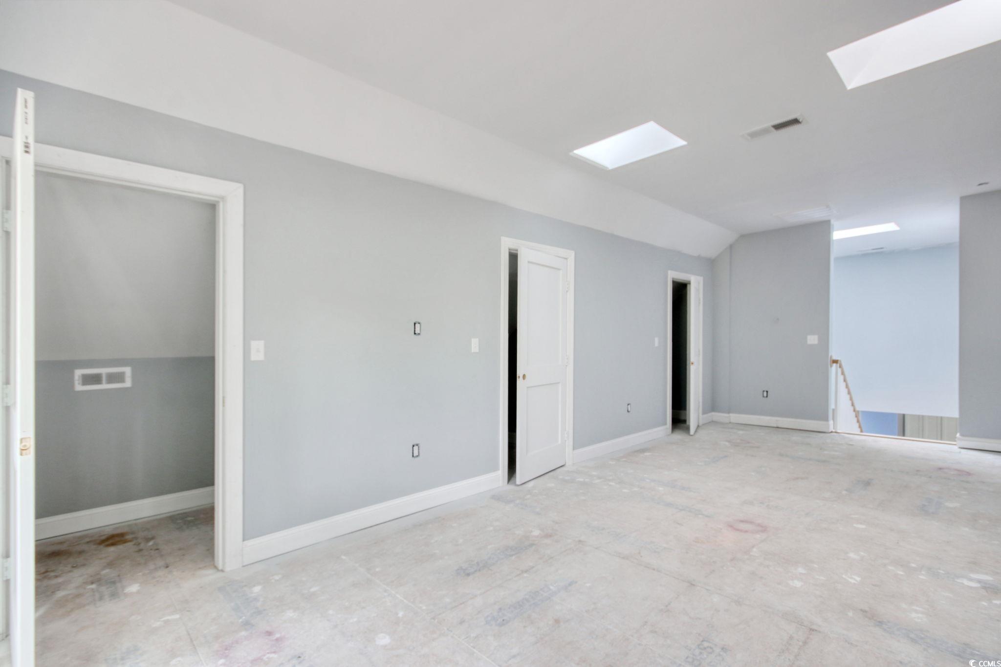 105 Michau Road Georgetown, SC 29440 - Photo 21 of 32 Spare room with a skylight, vaulted ceiling, and b