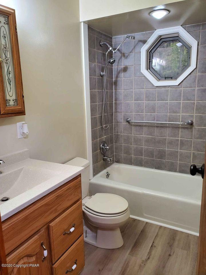 1615 Silver Maple Road Effort, PA 18330 - Photo 10 of 13 a bathroom with a toilet a sink and bathtub