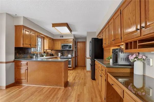 $525,000 | 12914 West 69th Street, Shawnee, KS 66216