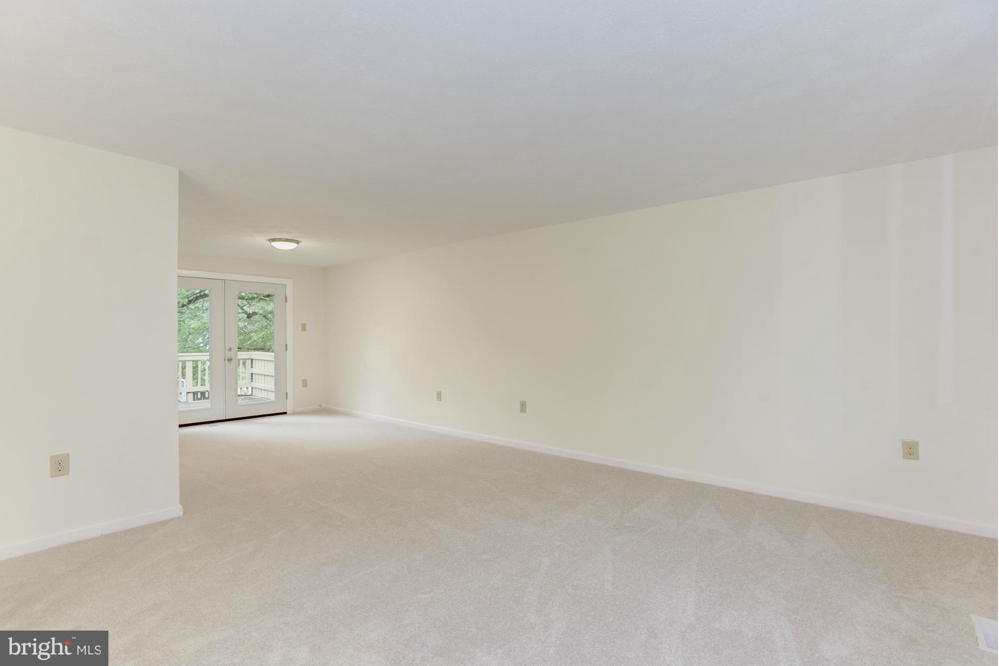2805 Logway Road Vienna, VA 22181 - Photo 3 of 30 Living Room