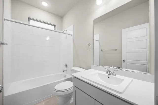 $379,900 | 8010 Shining Flor Run, Lago Vista, TX 78645