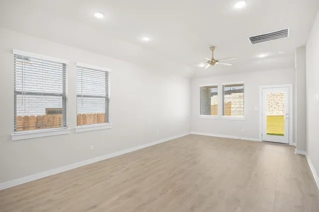 $379,900 | 8010 Shining Flor Run, Lago Vista, TX 78645