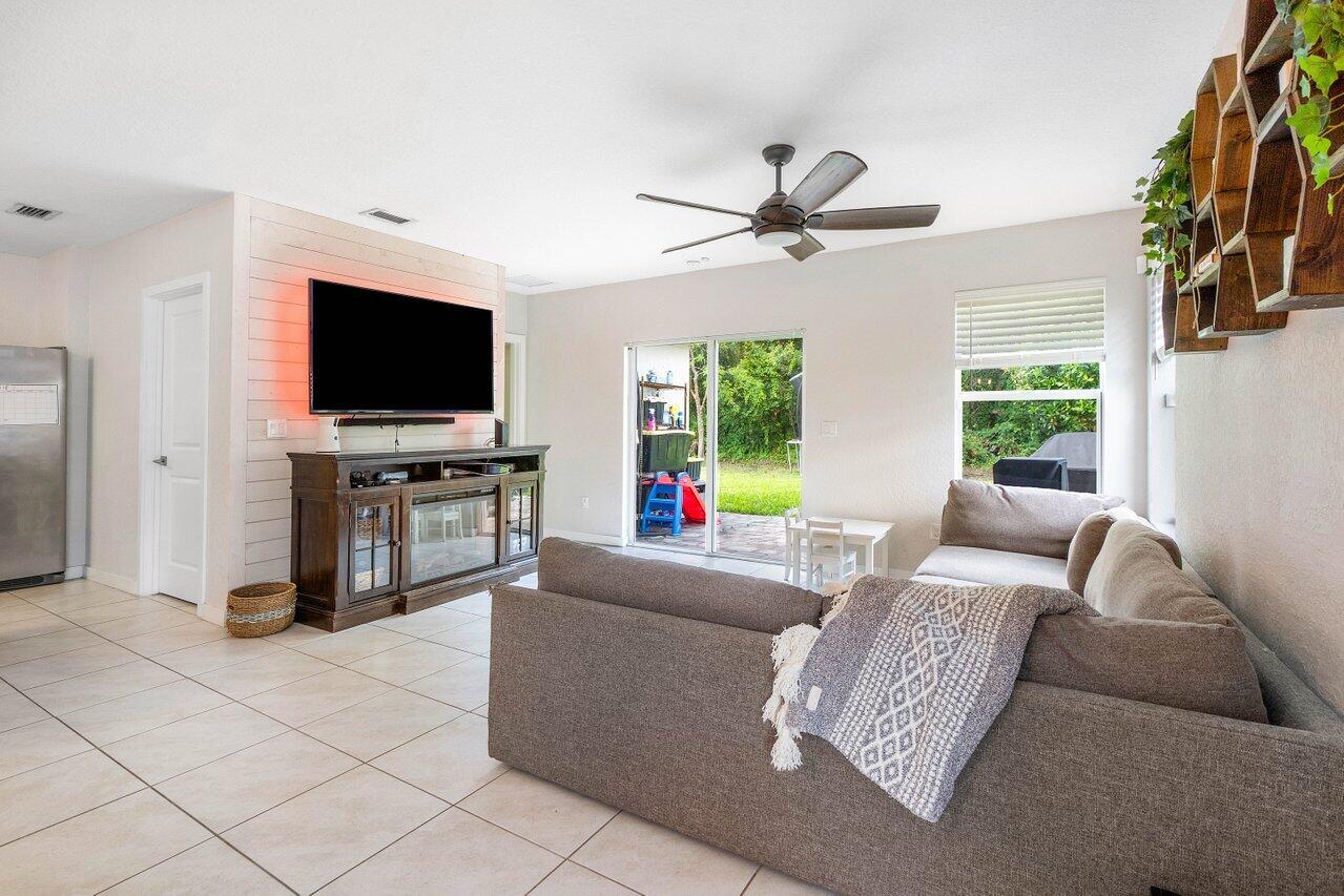 6846 Mitchell Street Jupiter, FL 33458 - Photo 11 of 26 011-6846MitchellStreet-Jupiter-FL-33458-