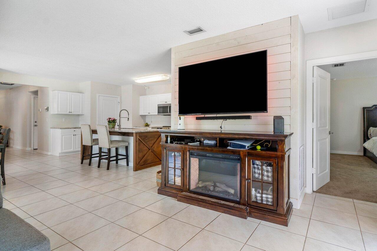 6846 Mitchell Street Jupiter, FL 33458 - Photo 12 of 26 012-6846MitchellStreet-Jupiter-FL-33458-