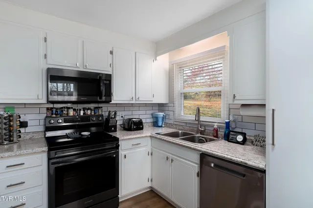 $365,000 | 255 Wildwood Drive, Unit 8, Bristol, TN 37620