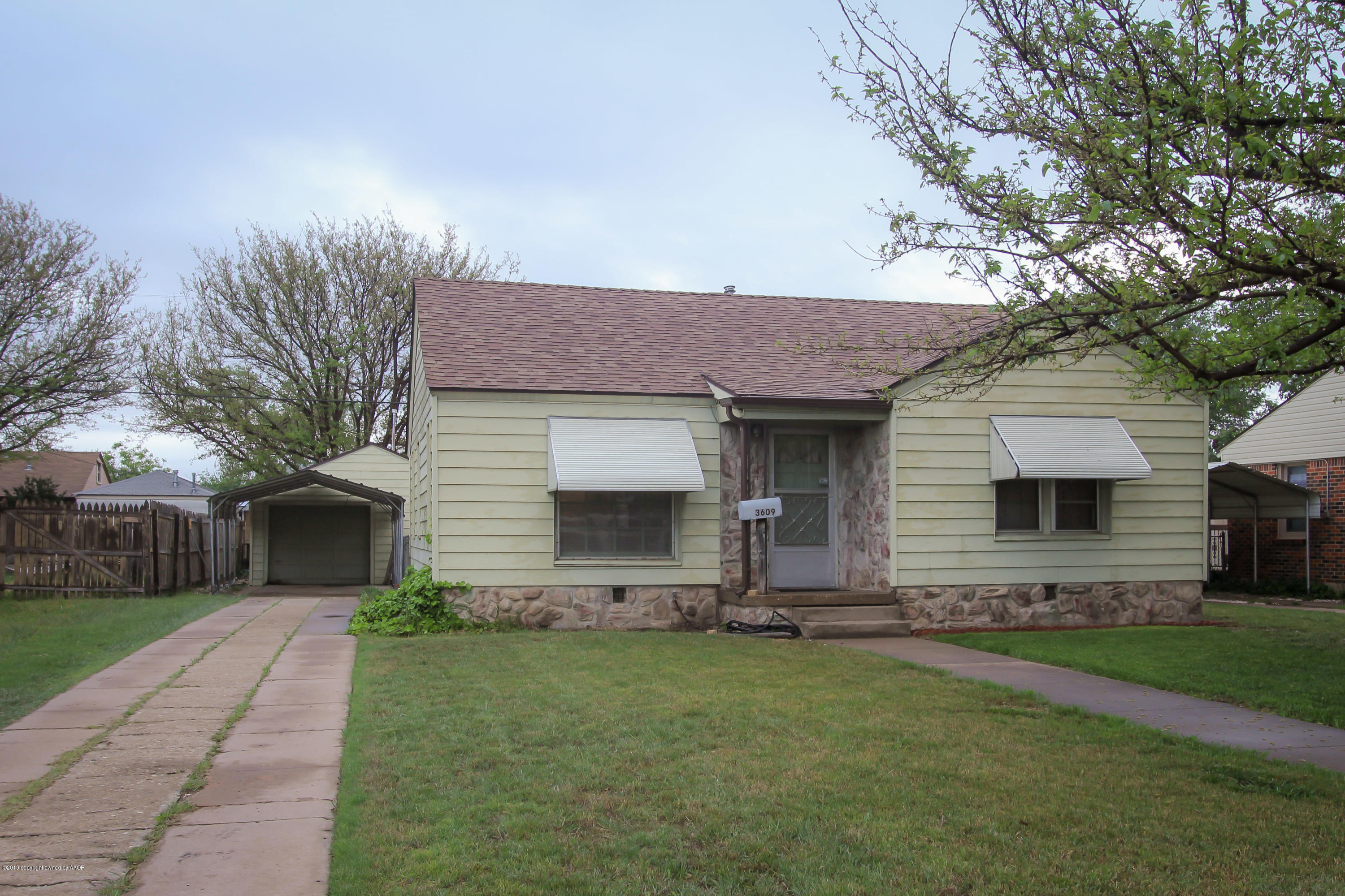 3609 South Lipscomb Street Amarillo, TX 79110 - Photo 4 of 28 a front view of house with yard and green space