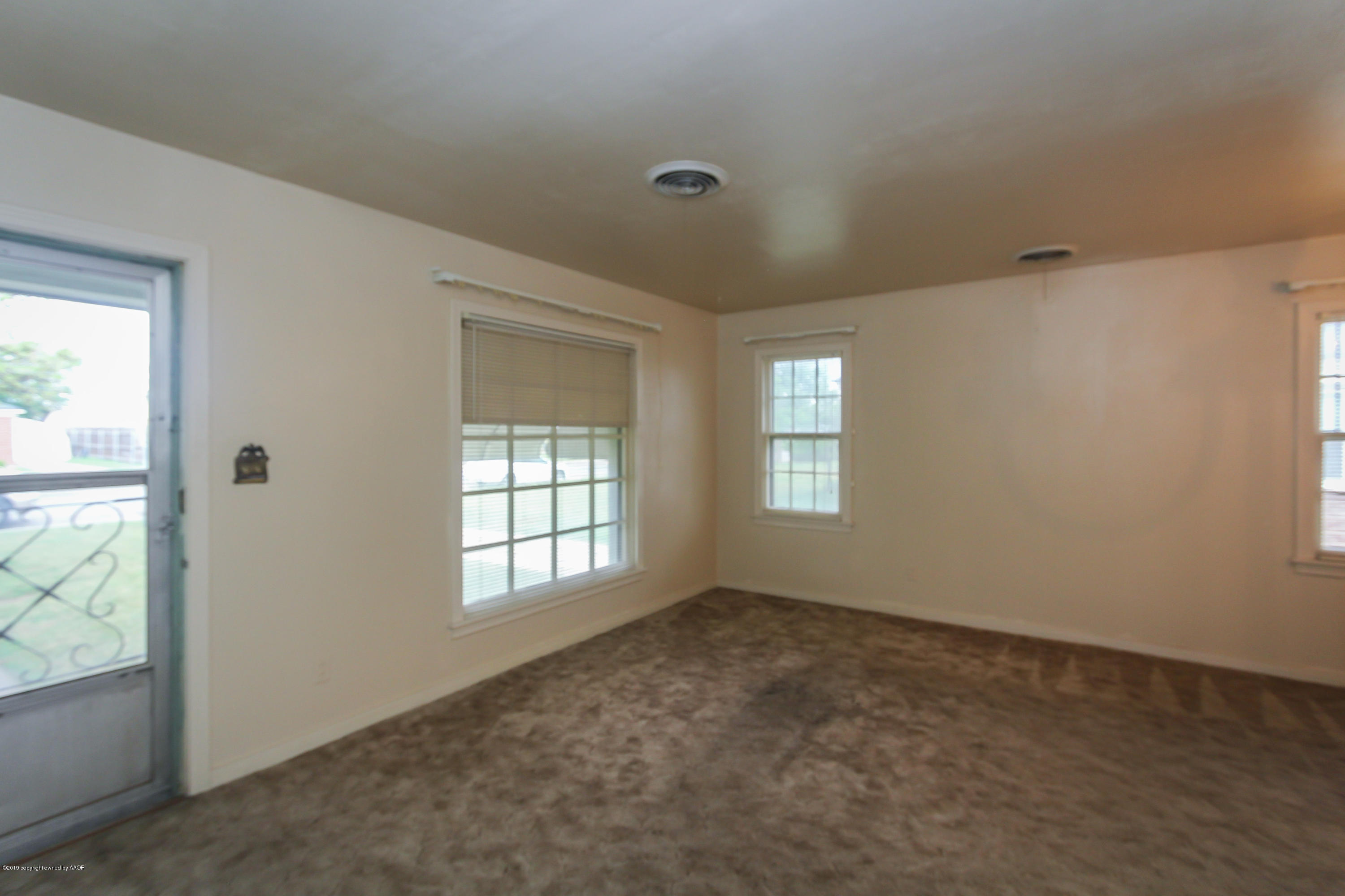 3609 South Lipscomb Street Amarillo, TX 79110 - Photo 5 of 28 an empty room with windows