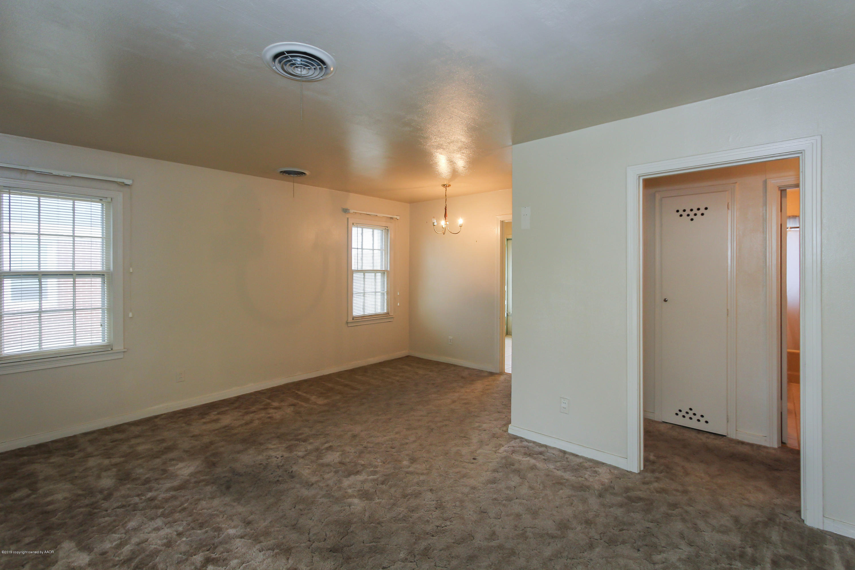 3609 South Lipscomb Street Amarillo, TX 79110 - Photo 6 of 28 an empty room with windows