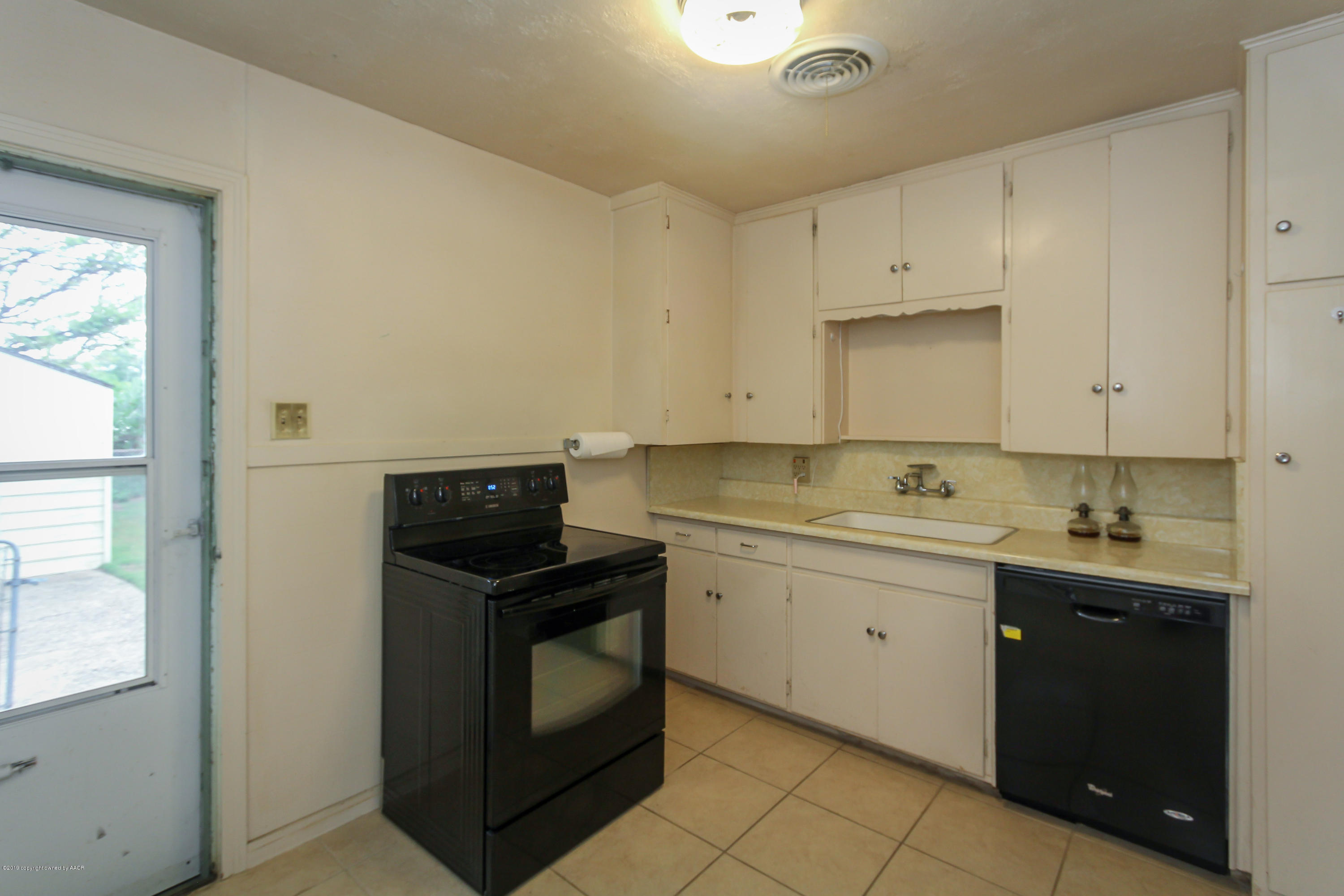 3609 South Lipscomb Street Amarillo, TX 79110 - Photo 8 of 28 Kitchen View 1