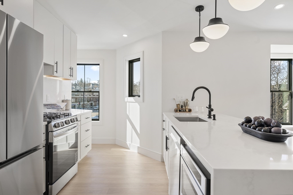 20 Whitney Road, Unit 7 Quincy, MA 02169 - Photo 2 of 9