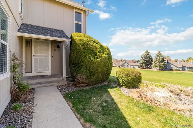 a view of a house with a yard