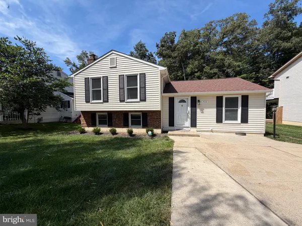 $3,900 | 7606 Fallswood Way, Lorton, VA 22079