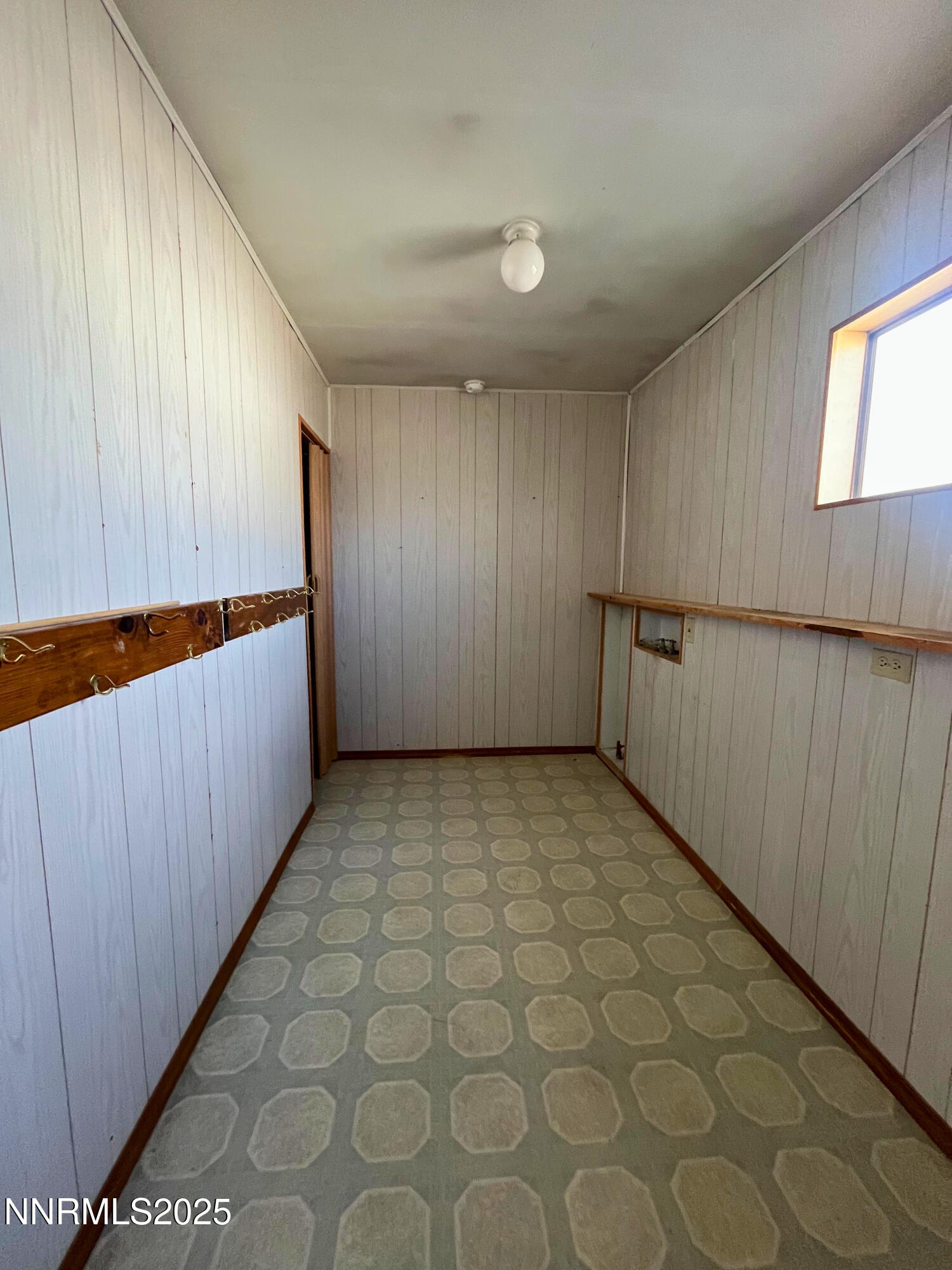 645 K Street Hawthorne, NV 89415 - Photo 12 of 16 a view of a garage