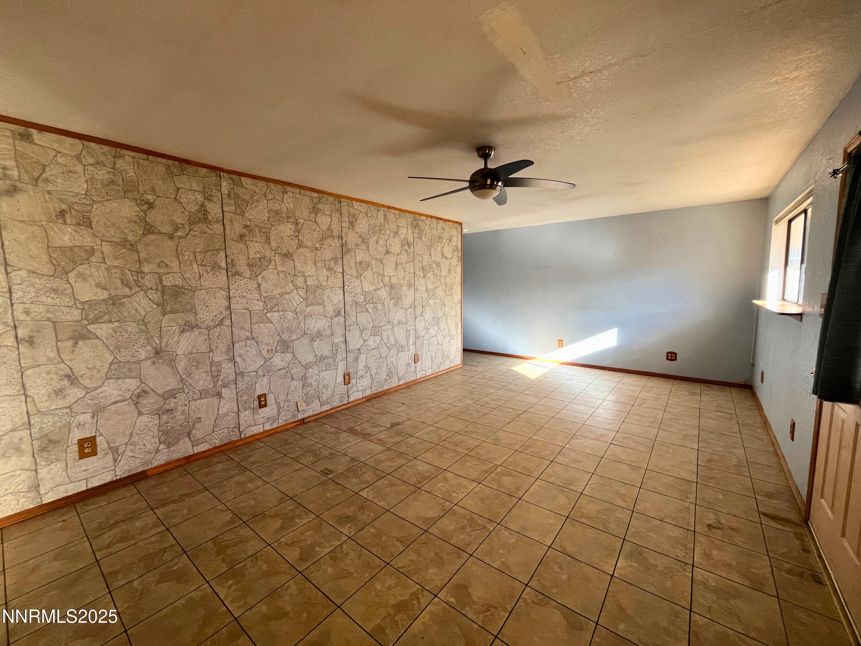 645 K Street Hawthorne, NV 89415 - Photo 3 of 16 a view of an empty room