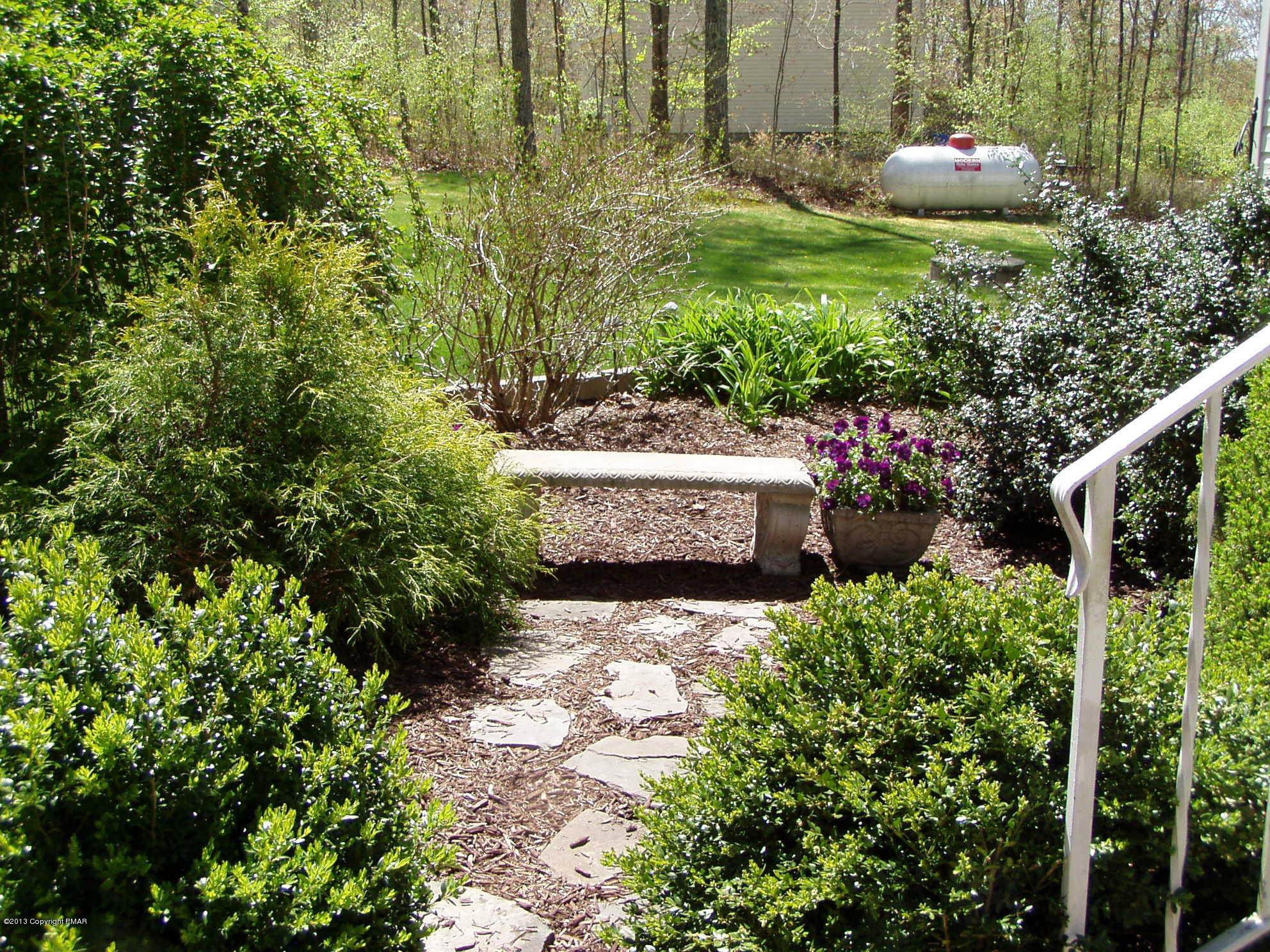 123 Alpine Road Henryville, PA 18332 - Photo 4 of 27 Sweet seat by front door!