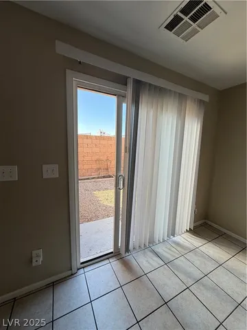 $2,100 | 1079 Country Coach Drive, Henderson, NV 89002