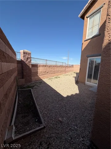 $2,100 | 1079 Country Coach Drive, Henderson, NV 89002