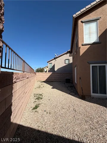 $2,100 | 1079 Country Coach Drive, Henderson, NV 89002