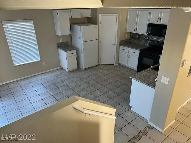 $2,100 | 1079 Country Coach Drive, Henderson, NV 89002