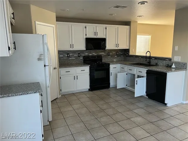 $2,100 | 1079 Country Coach Drive, Henderson, NV 89002