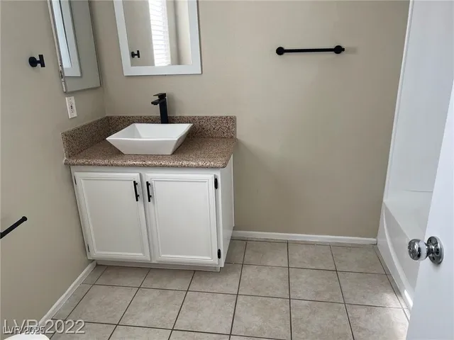 $2,100 | 1079 Country Coach Drive, Henderson, NV 89002