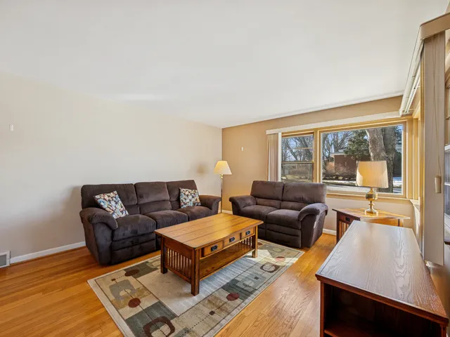 $429,900 | 1215 West Sigwalt Street, Arlington Heights, IL 60005