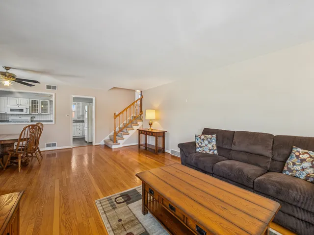 $429,900 | 1215 West Sigwalt Street, Arlington Heights, IL 60005