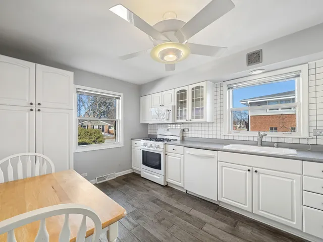 $429,900 | 1215 West Sigwalt Street, Arlington Heights, IL 60005