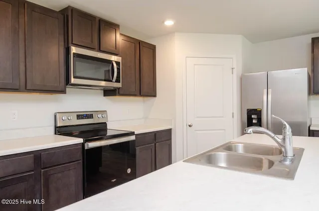 $2,300 | 635 Avington Lane Northeast, Leland, NC 28451