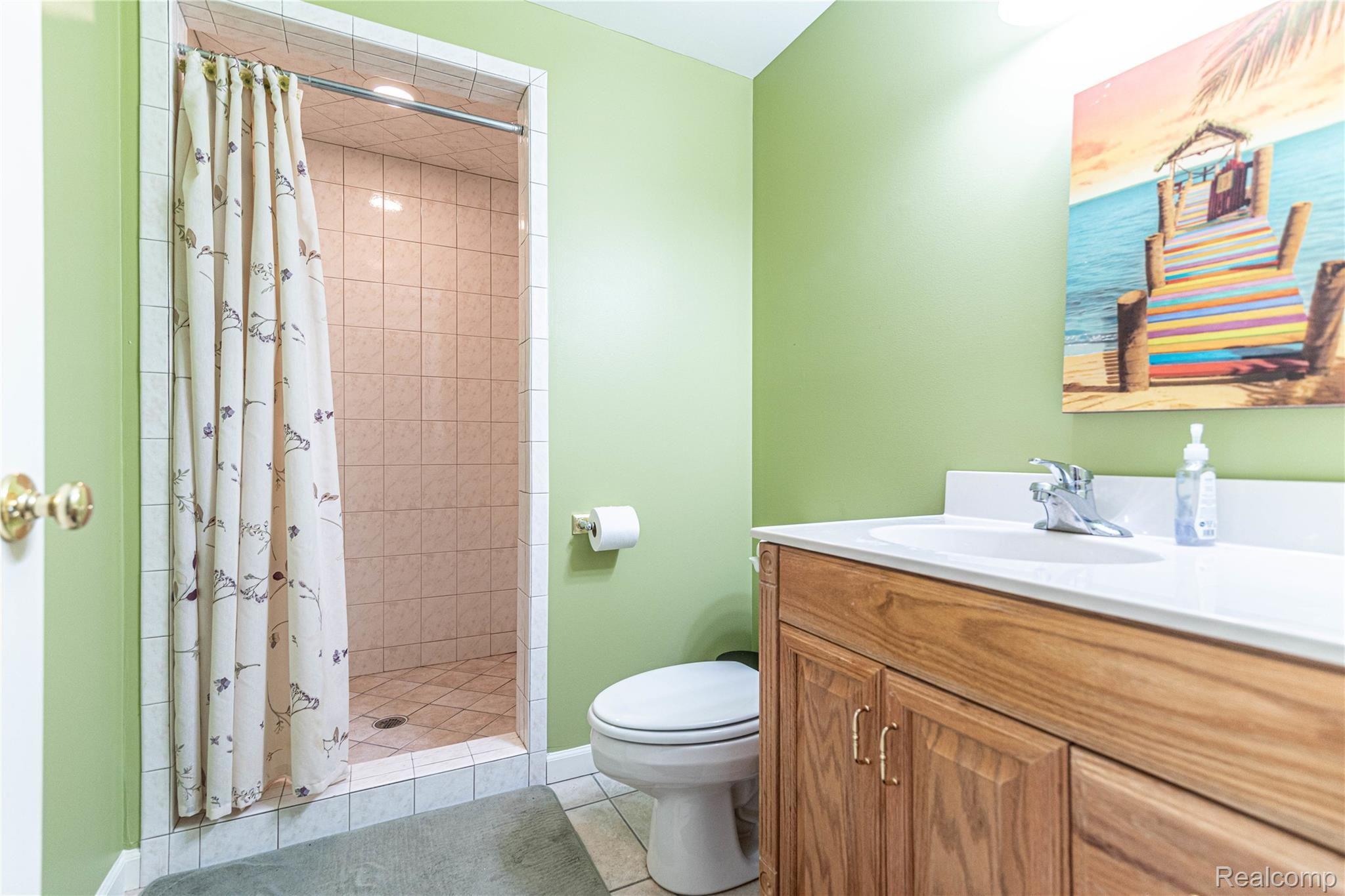 35265 Curtis Road Livonia, MI 48152 - Photo 33 of 52 Third Full Bathroom!