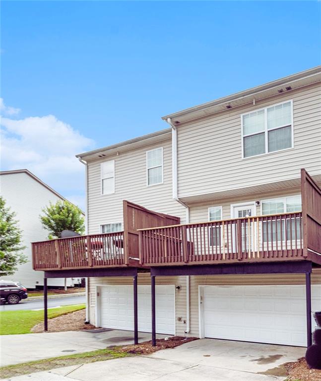 3262 Cascade Parc Boulevard Southwest Atlanta, GA 30311 - Photo 22 of 24 a view of a patio with a table and chairs