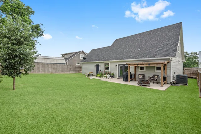 $325,000 | 249 Houston Street, Anderson, TX 77830