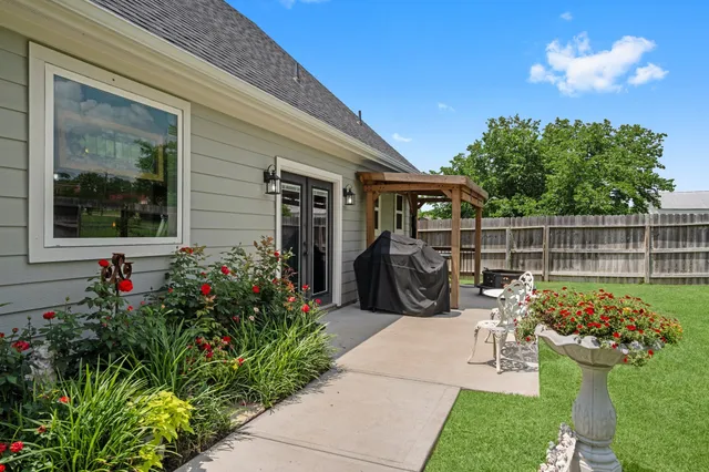 $325,000 | 249 Houston Street, Anderson, TX 77830