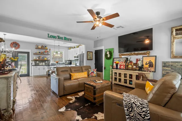 $325,000 | 249 Houston Street, Anderson, TX 77830