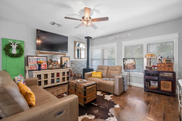 $325,000 | 249 Houston Street, Anderson, TX 77830