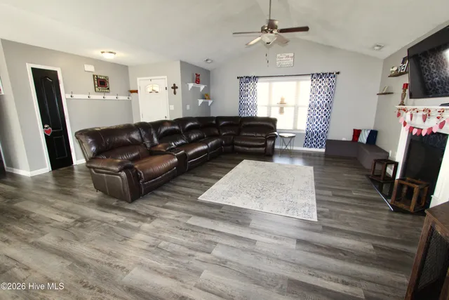 $299,500 | 707 Appling Court, Jacksonville, NC 28546