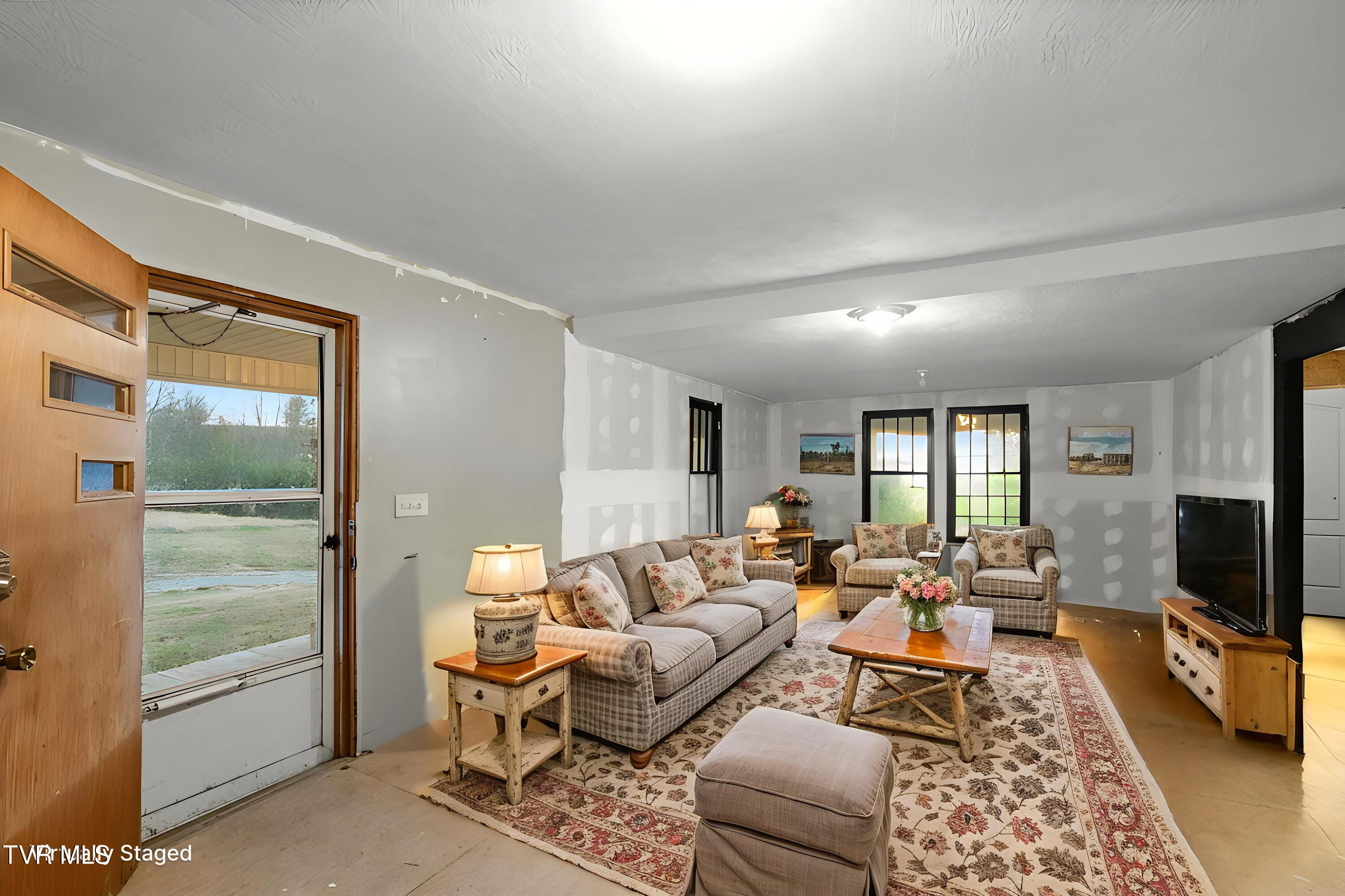 840 Bright Hope Road Greeneville, TN 37743 - Photo 5 of 48 DSC02163-Furniture-removed-0-(1) - Livin