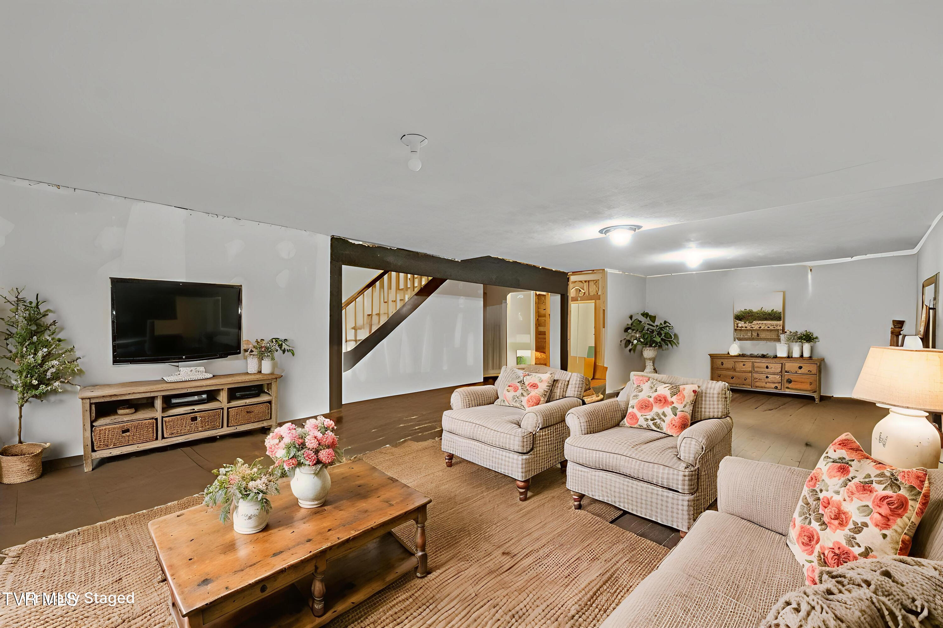 840 Bright Hope Road Greeneville, TN 37743 - Photo 10 of 48 7 - Living Room - Farmhouse - 7