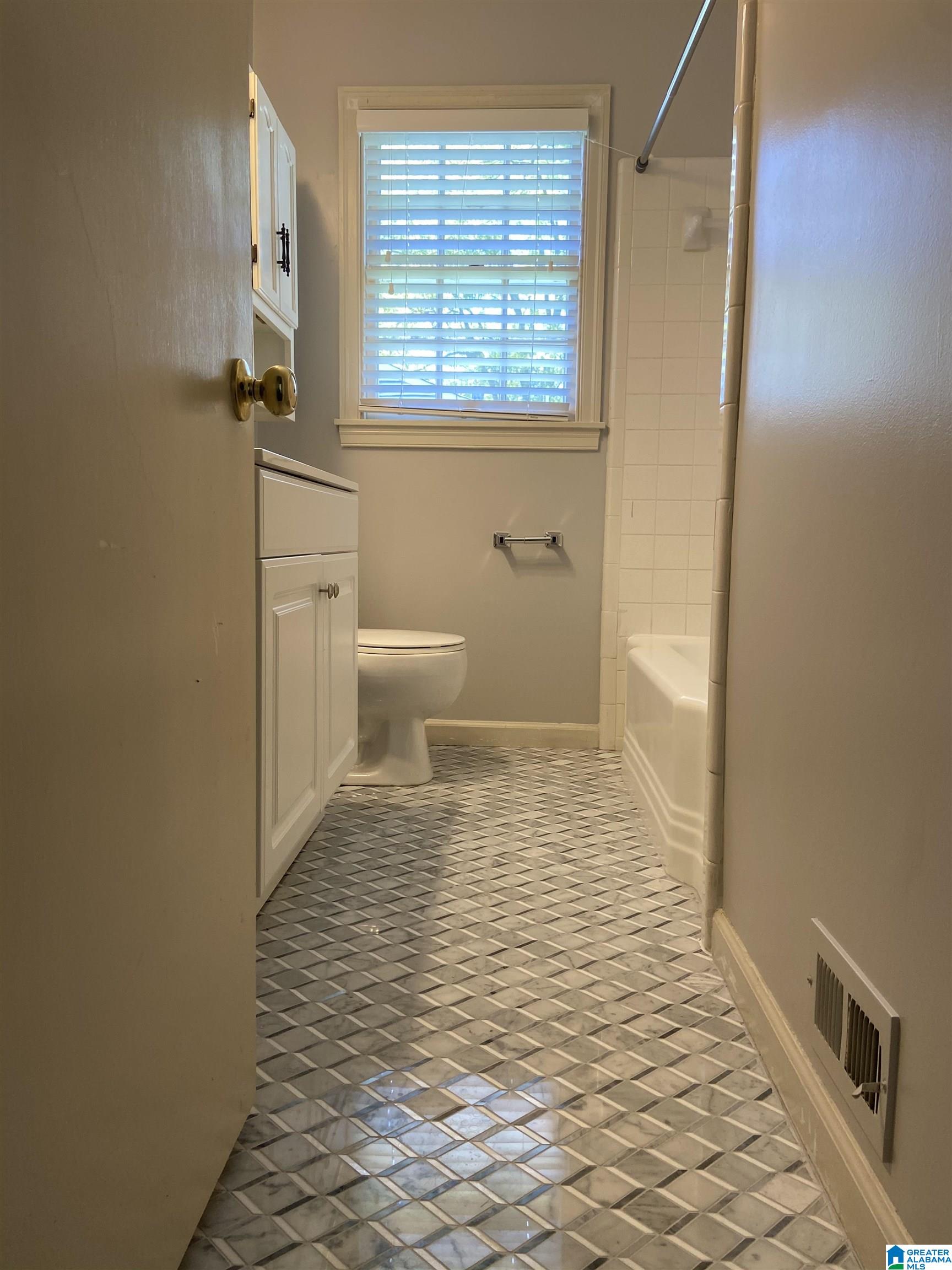244 Raleigh Avenue Birmingham, AL 35209 - Photo 4 of 15