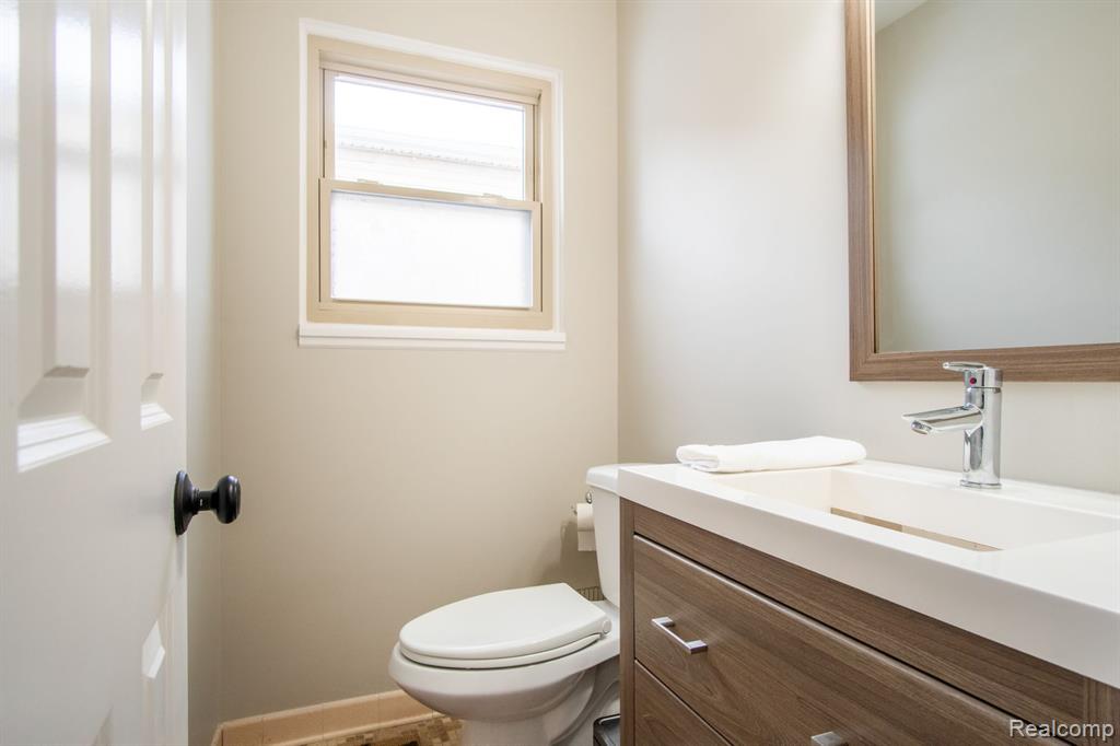 42115 Ridge Road West Novi, MI 48375 - Photo 17 of 34