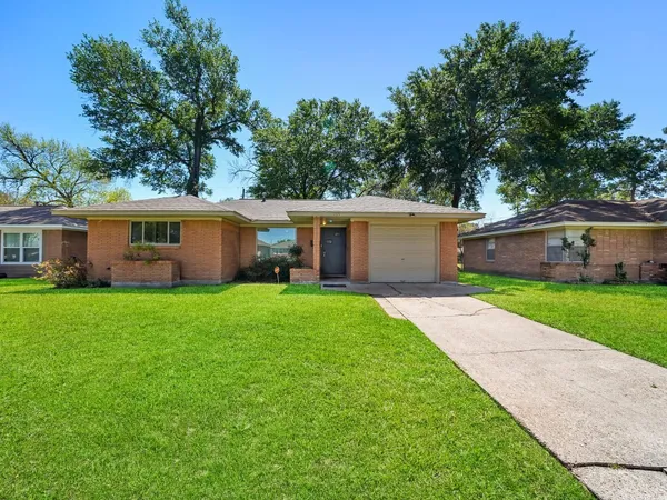 $2,200 | 1115 West 31st Street, Houston, TX 77018