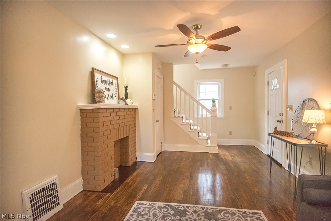 193 Oak Street Akron, OH 44310 - Photo 4 of 16