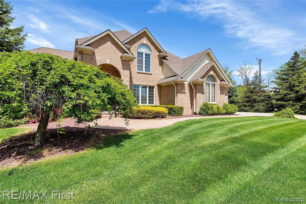 1012 Rochelle Park Drive Rochester Hills, MI 48309 - Photo 4 of 38