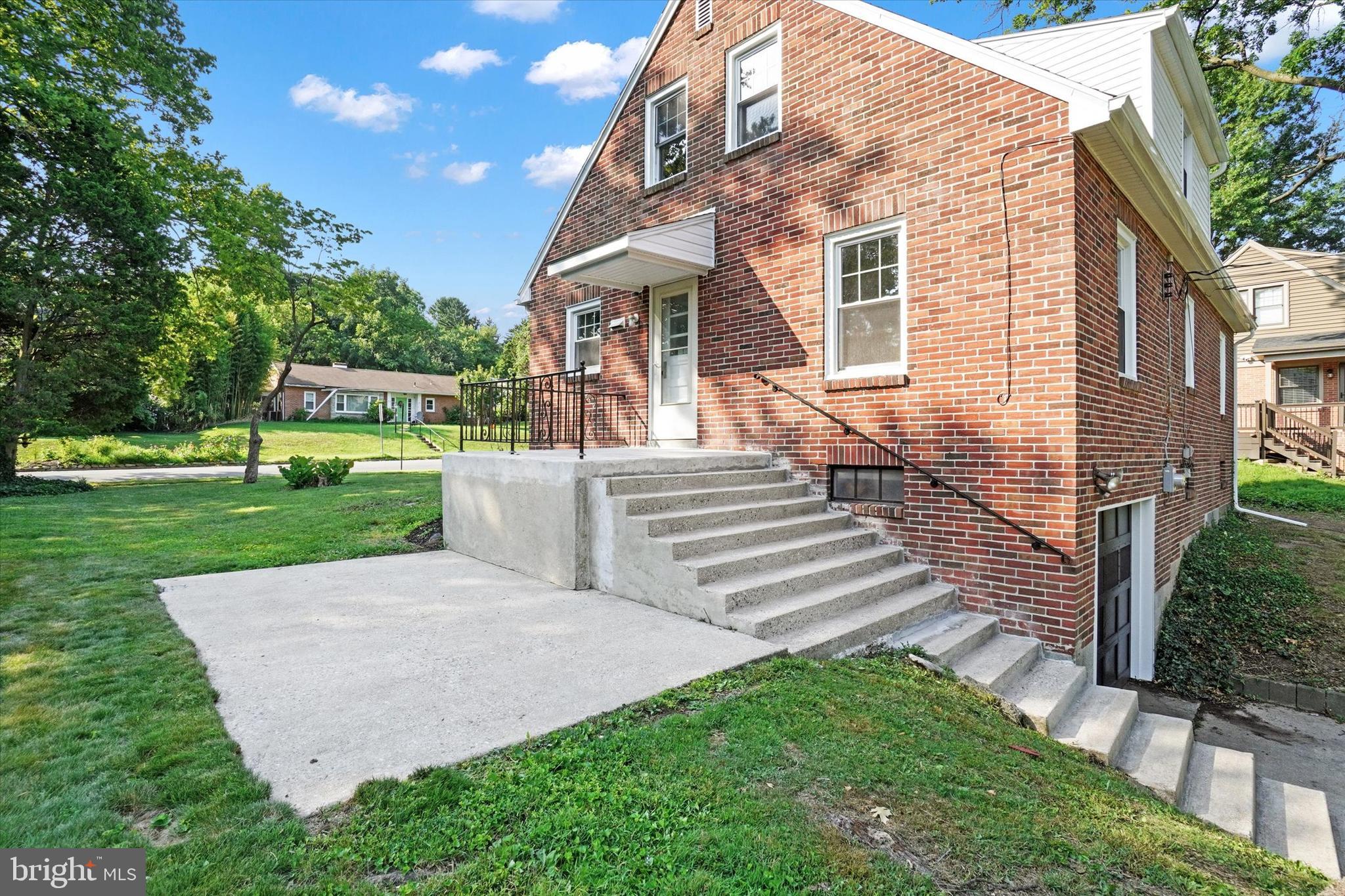 127 Irving Road York, PA 17403 - Photo 4 of 28 Gallery Image 4