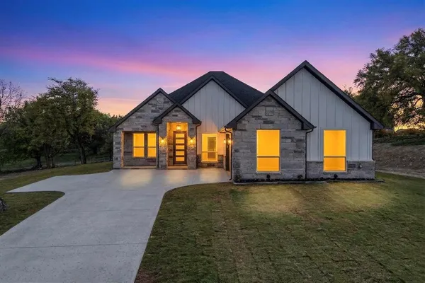 $550,000 | 1501 Rider, Azle, TX 76020
