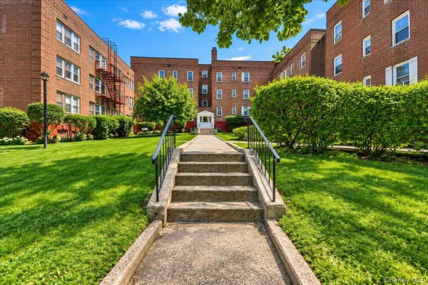 $250,000 | 150 Ravine Avenue, Unit 3B, Yonkers, NY 10701