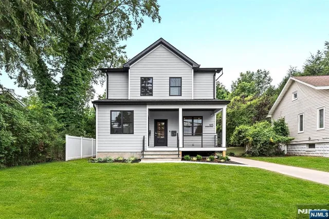 a view of a back yard of the house