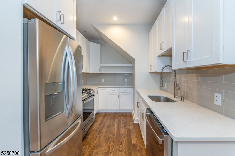 16 Waverly Place, Unit B Madison, NJ 07940 - Photo 6 of 13