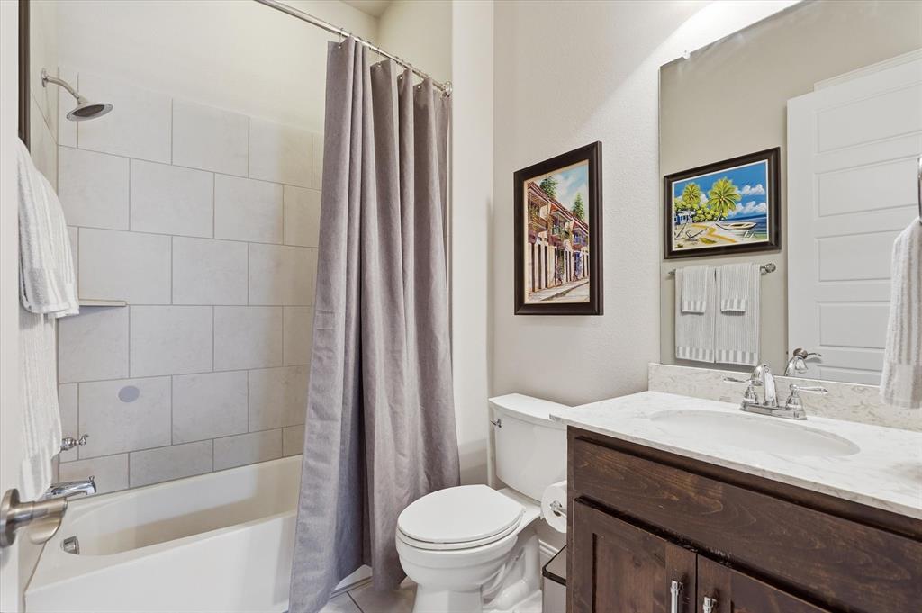 8713 Homestead Boulevard Rowlett, TX 75089 - Photo 19 of 28 a bathroom with a sink a toilet and shower