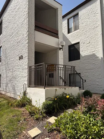 $199,000 | 342 West Miner Street, Unit 1A, Arlington Heights, IL 60005